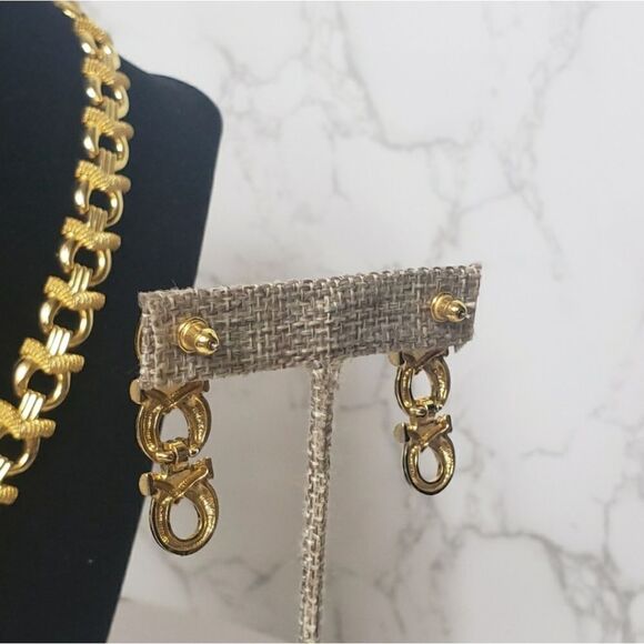 GOLDTONE CHUNKY LINK Necklace & Earrings Set Classic Jewelry - Picture 4 of 7